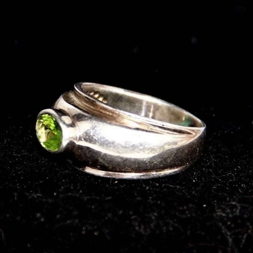 VTG Sterling Silver Peridot Oval Bezel Wide Band Ring Size 8 August Birthstone